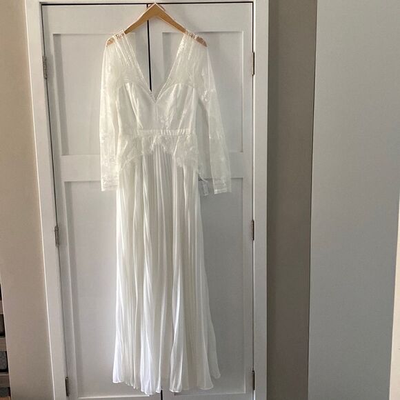 Lulus Wedding Dress/Gown - Picture 1 of 8